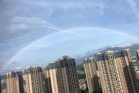 梦见下雨的清晨天边有彩虹