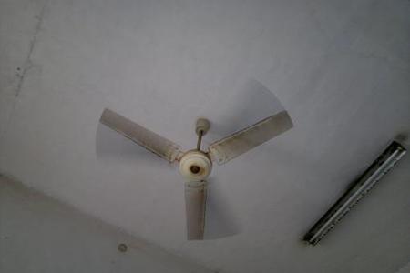 梦见书包在早晨教室里掉了
